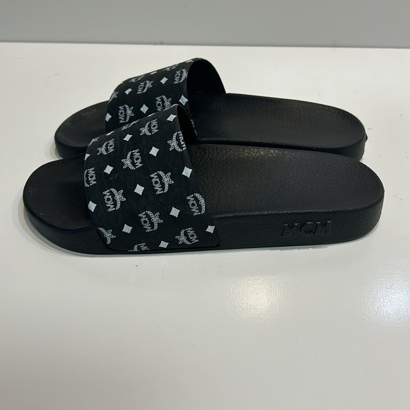 MCM MONOGRAM PRINT RUBBER SLIDES - Picture 2 of 7